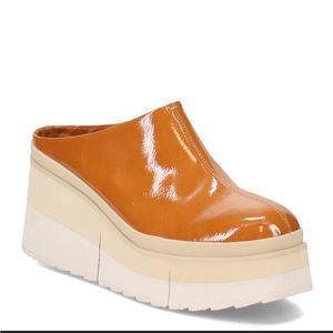 Naked Feet Coach Platform Wedge Patent Caramel Mule Size 8 EUC!